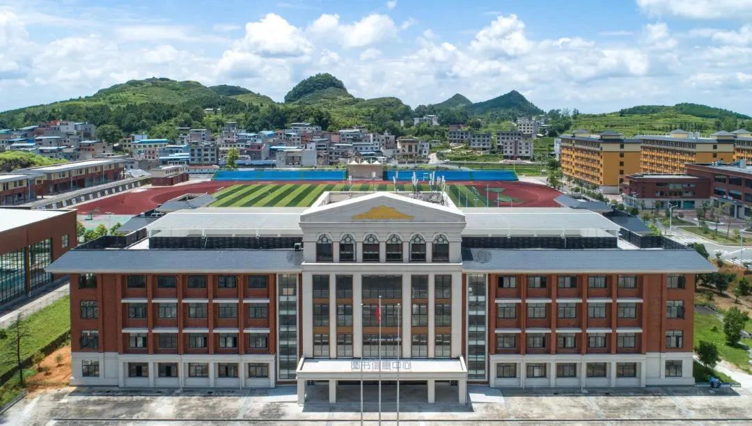 DeepSeek通知你，报读贵州铜仁数据职业学院的10大优势！